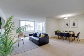Incredible 1 BR Apt + Den @Crystal City With Gym